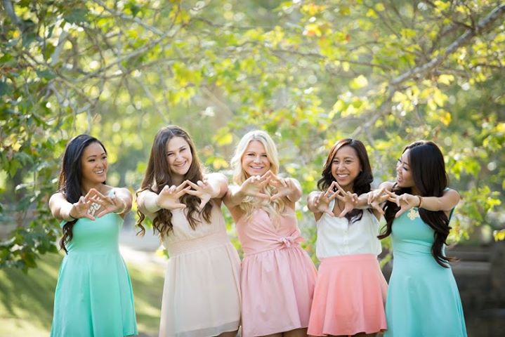 13 Cute Pictures To Take With Your Sorority Sisters Her Campus
